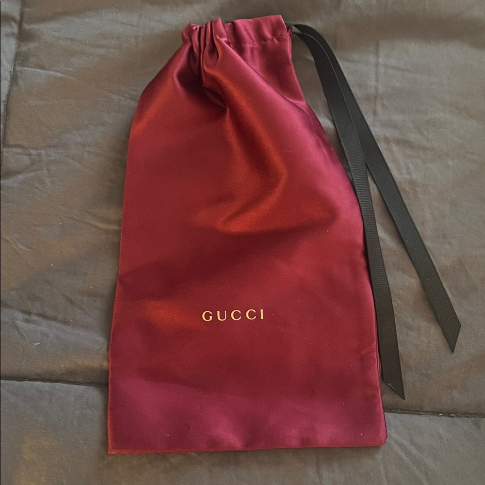 Gucci burgundy satin drawstring dust bag for eyeglasses or sunglasses 🕶️